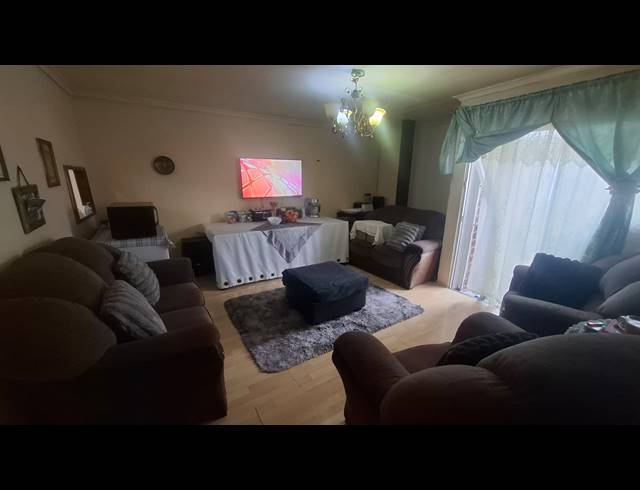 3 BEDROOM FREEHOLD FOR SALE IN WESTRIDGE